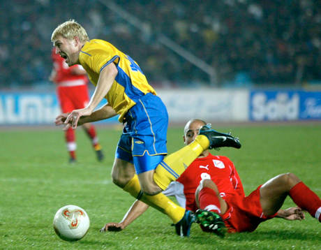 Marcus Allbäck, Sverige fälls i straffområdet av Mahdi
