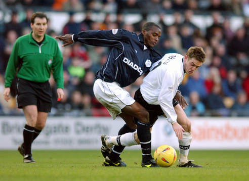 Lee Morris , Derby blir uppvaktad av  Darryl Powell,