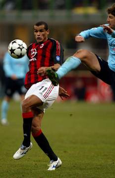 Rivaldo i kamp om bollen med Negro