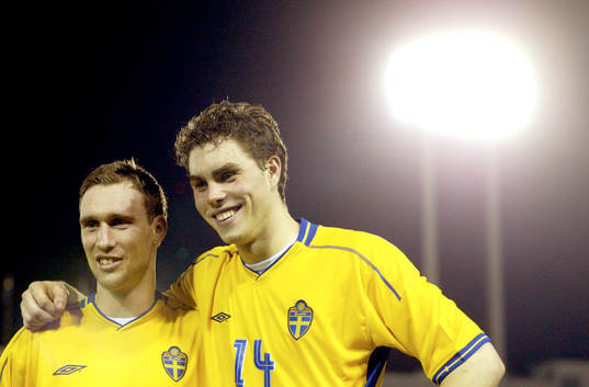 Målskyttarna Niklas Skoog och Johan Elmander, Sverige