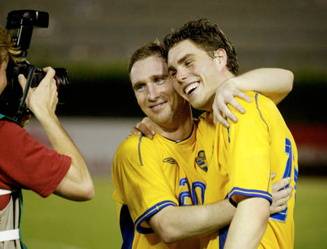 Målskyttarna Niklas Skoog och Johan Elmander, Sverige