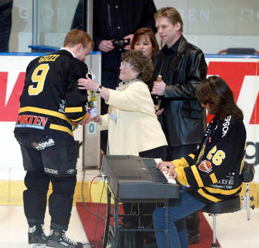 Anders Gozzi, AIK uppvaktas