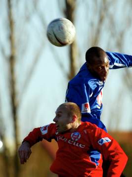Nordamerikas Viera - Attila Hutchinson, Öster i nickduell