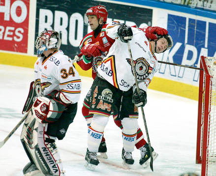 Patrik Carnbäck, Frölunda fightas i  Luleås målområde