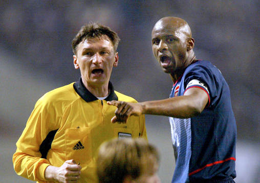 Patrick Vieira, Arsenal diskuterar med  Valentin Ivanov,