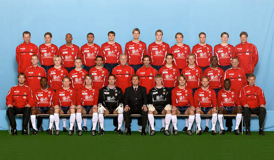 Bakre raden fr v; Mikael Henriksson, massör, Paulinho