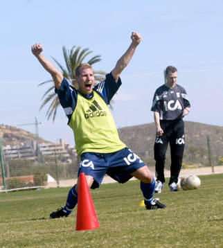 Jonas Henriksson, Göteborg,  har vunnit i fotbollstennis