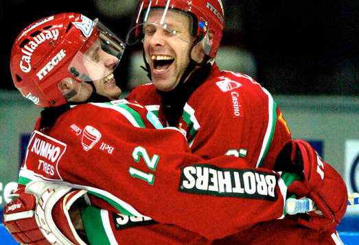 Oscar Ackerström, Frölunda gratuleras av Kimmo Eronen