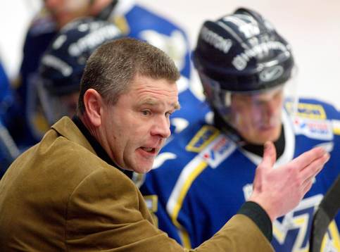 Harald Lückner, tränare,  HV71 manar på sina grabbar,