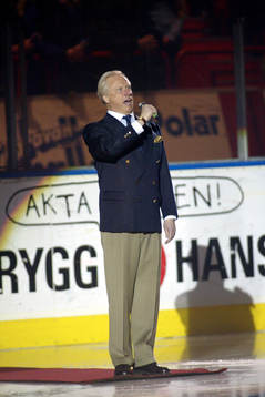 Loa Falkman, artist, nationalsång