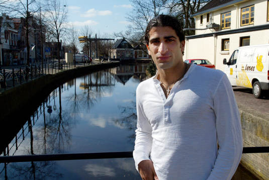 Abgar Barsom vid en av kanalerna i Heerenveen