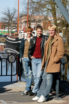 Erik Edman, Stefan Selakovic och Petter Hansson vid kanalen