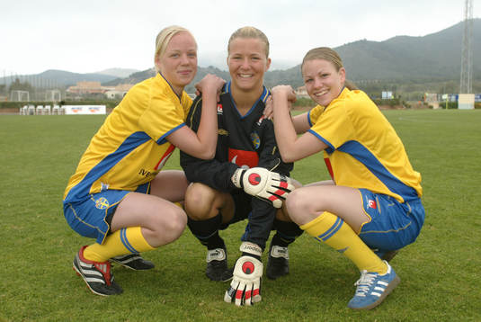 Tre Helsingborgs-tjejer, fr.v.: Caroline Seger, Maria Edman