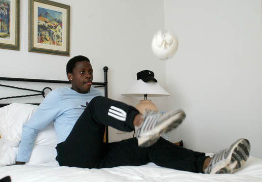 Fotboll, La Manga,  Martin Mutumba, AIK, med sin teknikboll