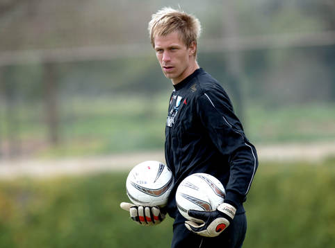 Mattias Asper, målvakt. Bollar
