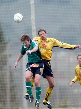 Johan Wallinder nickduellerar med Joakim Alexandersson