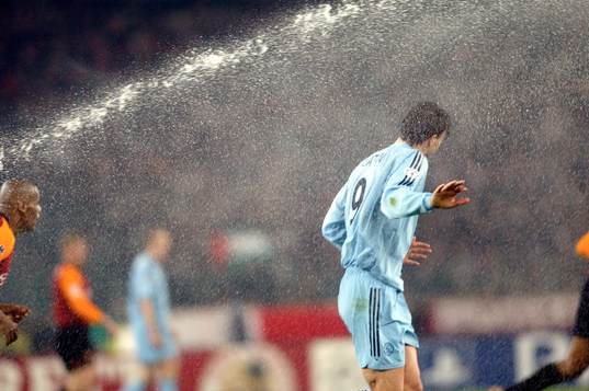 Roma - Ajax, Zlatan Ibrahimovic, Ajax, träffas av
