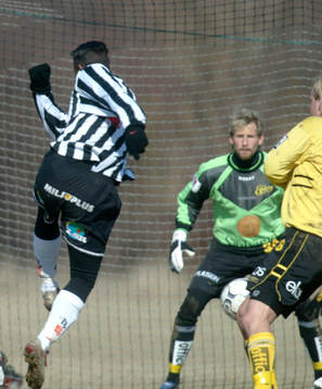 Daniel Nannskog skjuter 1-0
