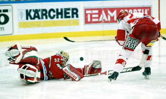 Fredrik Norrena, målvakt Frölunda räddar Robert