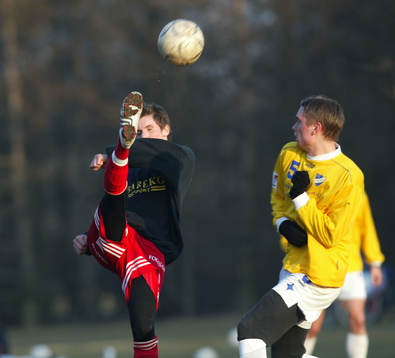 Peter Olsson, IFK Hässleholm, skjuter högt