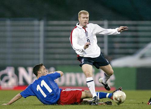 Paul Scholes, England och Andreas Gerster, Leichtenstein