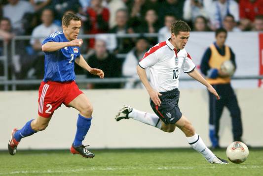 Michael Owen, England och Martin Telser, Leichtenstein