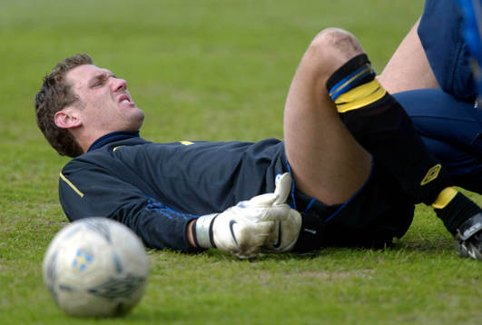 Andreas Isaksson har ont