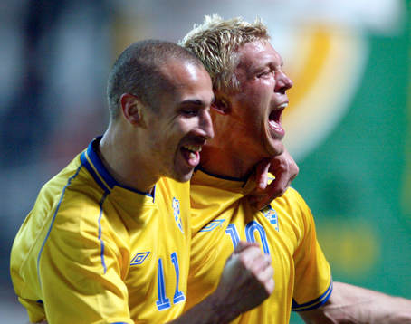 Henrik Larsson och Marcus Allbäck jublar, jubel