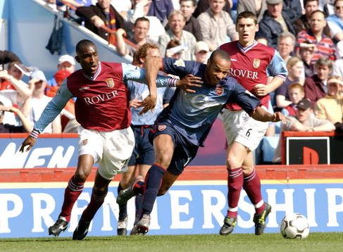 J Lloyd Samuel, Aston Villa och Thierry Henry Arsenal