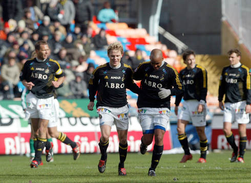 Karl Corneliusson, AIK gratuleras av Jimmy Tamandi