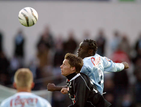Patrik Anttonen och Joseph Elanga. Nick, nickduell