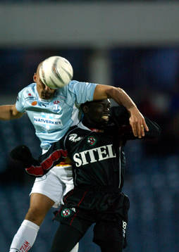 Daniel Majstorovic, Malmö trycker ner Paul Oyuga, Örebro