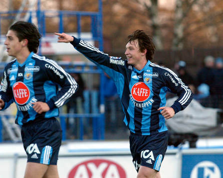 Premiärskytt för Djurgården, Kim Källström på straff.