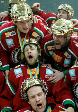 Frölunda  svenska mästare! Tomi Kallio i mitten och