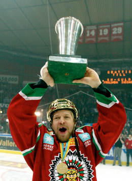Frölunda svenska mästare! Tomi Kallio med bucklan