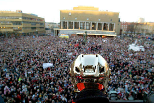 Ishockey, Elitserien, Frölunda svenska mästare! De firas