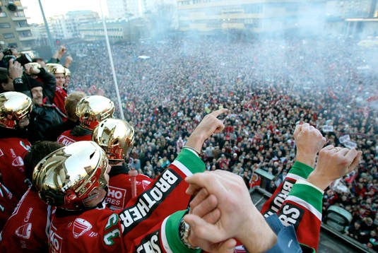 Ishockey, Elitserien, Frölunda svenska mästare! De firas
