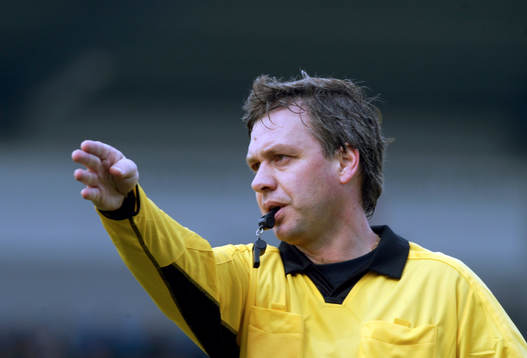 Åke Andreasson, domare. Visselpipa