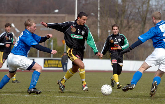 IFK-junioren Burrim ... laddar för skott