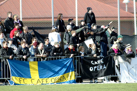 Supporter, Café Opera