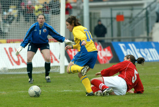 Hanna Ljungberg, Sverige, frim emot Schweiz målvakt