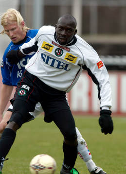 Per Johansson, Halmstad och Paul Oyuga, Örebro