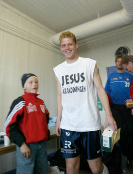 Titta, är det Jesus?, 2-målsskytten Paulinho Guara kommer