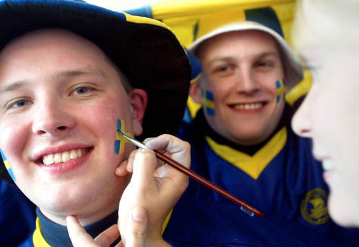 Tobias Karlsson från Mariestad får en ansiktsmålning