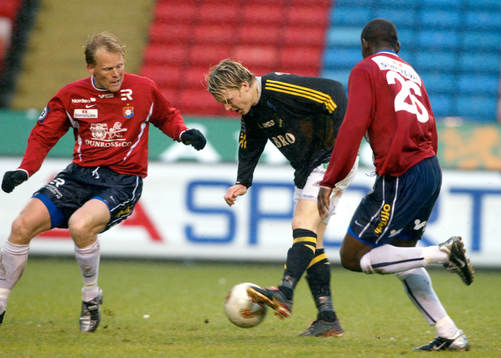 Karl Corneliusson, AIK på väg igenom Örgryte försvaret