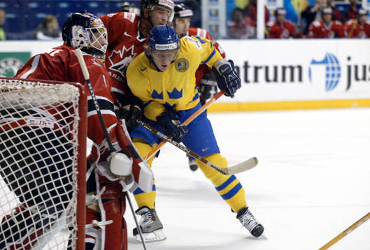 Mika Hannula, Sverige har det tufft framför mål