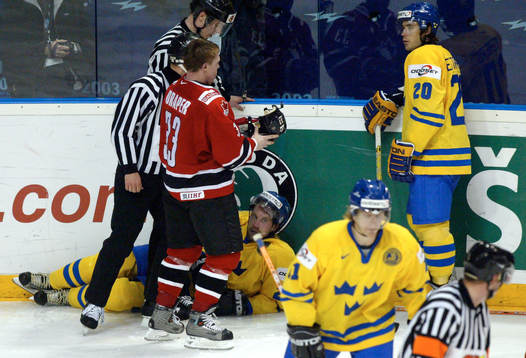 Peter Forsberg, Sverige brottades ner av sin  "ryggsäck"