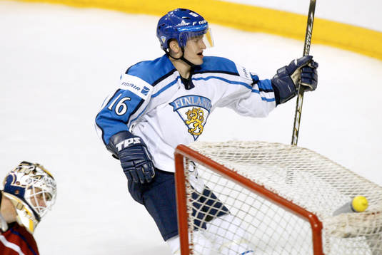 Ville Peltonen, Finland