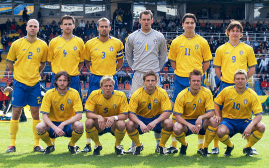 Bakre raden: Teddy Lucic, Andreas Jakobsson, Olof Mellberg,