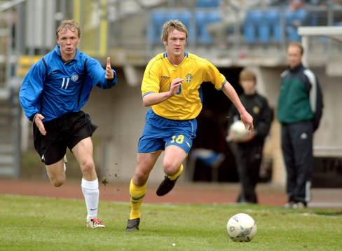 Dennis Jonsson rycker från